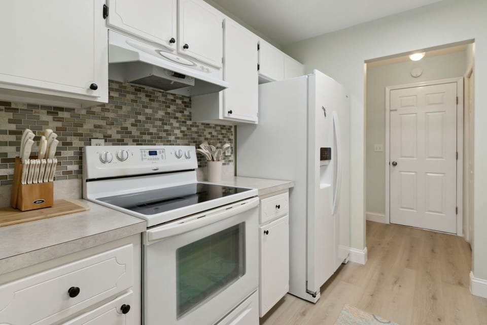House, 3 Bedrooms | Private kitchen | Fridge, oven, coffee/tea maker, toaster
