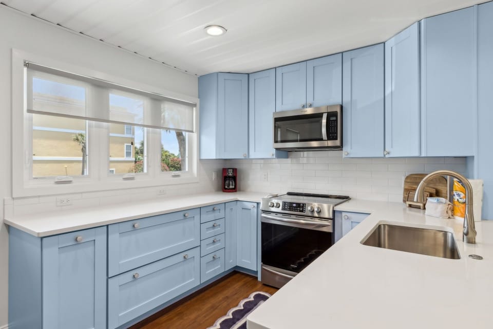 Townhome, 3 Bedrooms | Private kitchen | Fridge, oven, coffee/tea maker, toaster