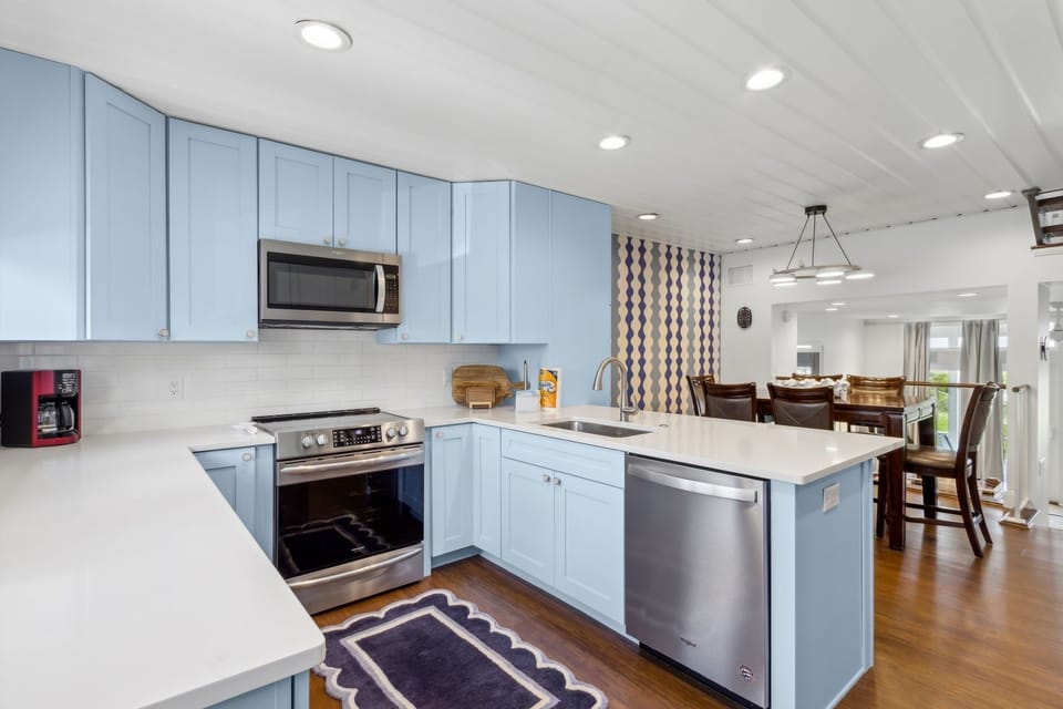 Townhome, 3 Bedrooms | Private kitchen | Fridge, oven, coffee/tea maker, toaster