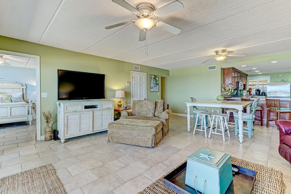 Condo, 3 Bedrooms | Living area | Smart TV