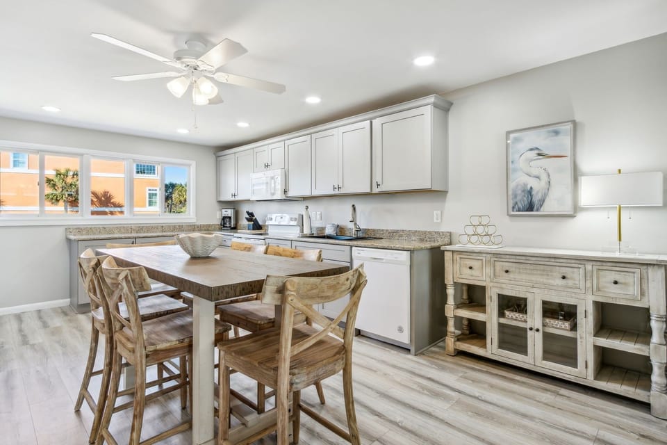 Townhome, 3 Bedrooms | Private kitchen | Fridge, oven, coffee/tea maker, toaster