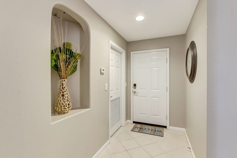 Condo, 2 Bedrooms | Interior