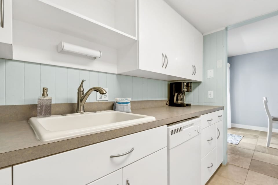 Condo, 2 Bedrooms | Private kitchen | Fridge, oven, coffee/tea maker, toaster