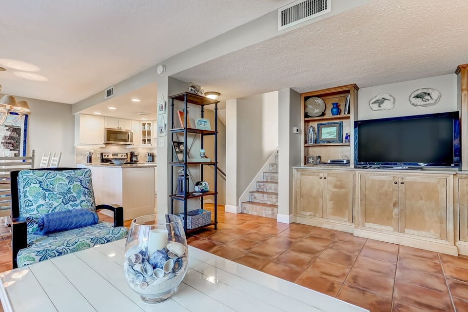 Condo, 2 Bedrooms | Living area | Smart TV