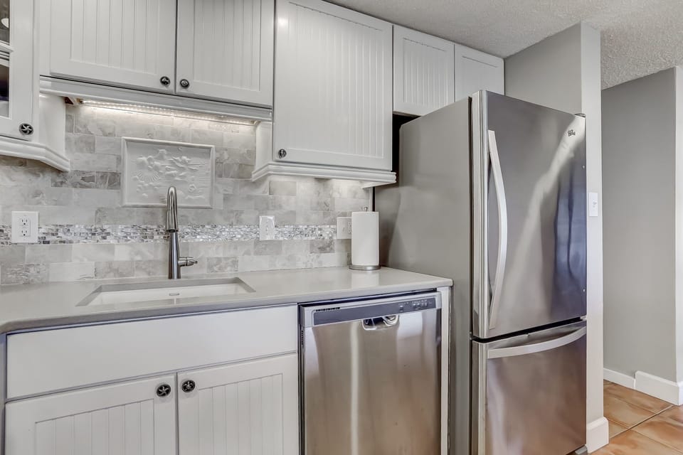 Condo, 2 Bedrooms | Interior