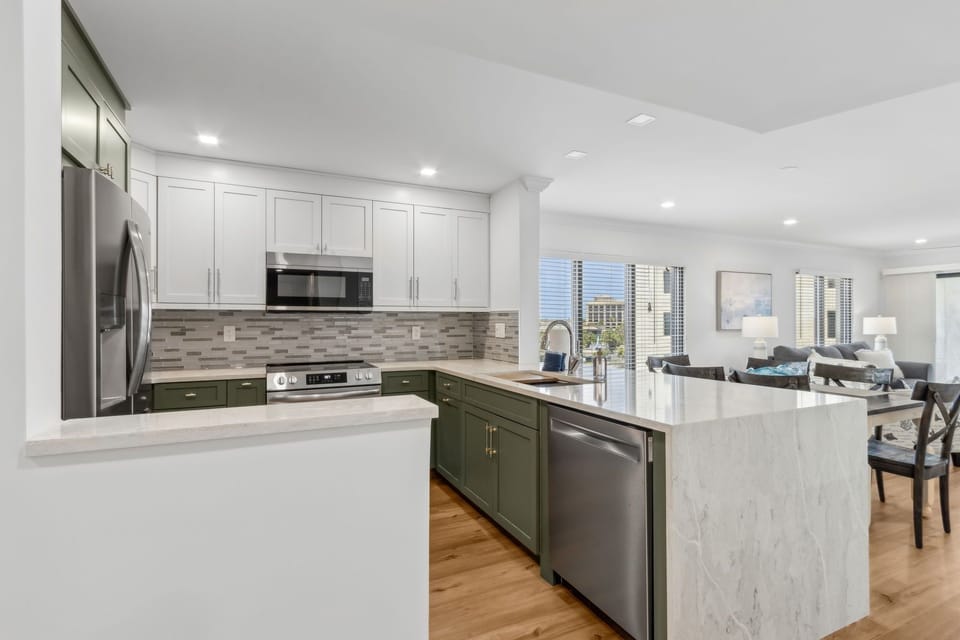 Condo, 2 Bedrooms | Private kitchen | Fridge, oven, coffee/tea maker, toaster