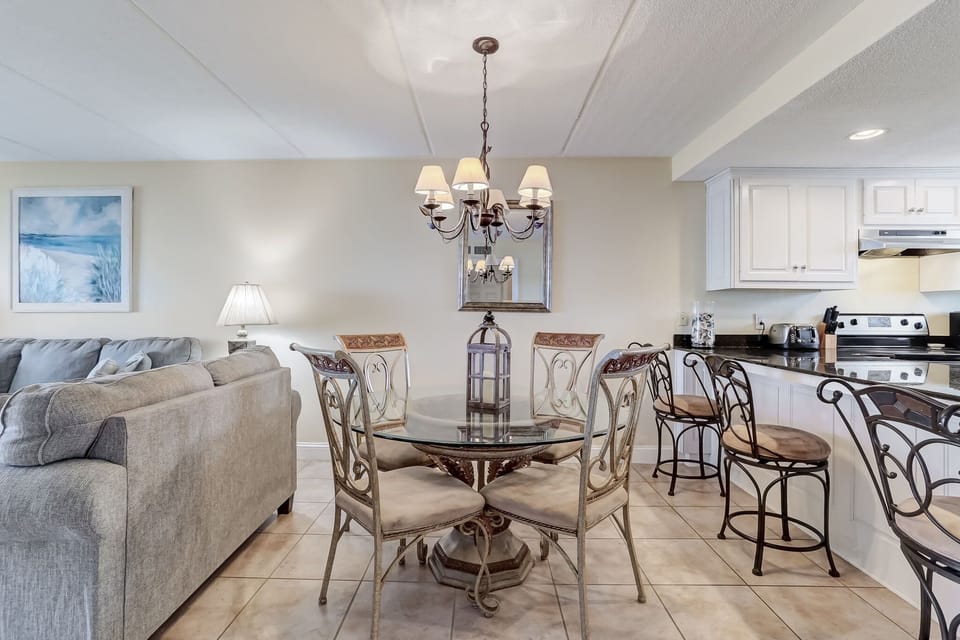 Condo, 2 Bedrooms | Interior