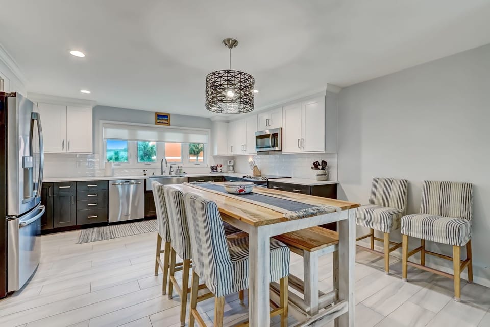 Townhome, 3 Bedrooms | Private kitchen | Fridge, oven, coffee/tea maker, toaster