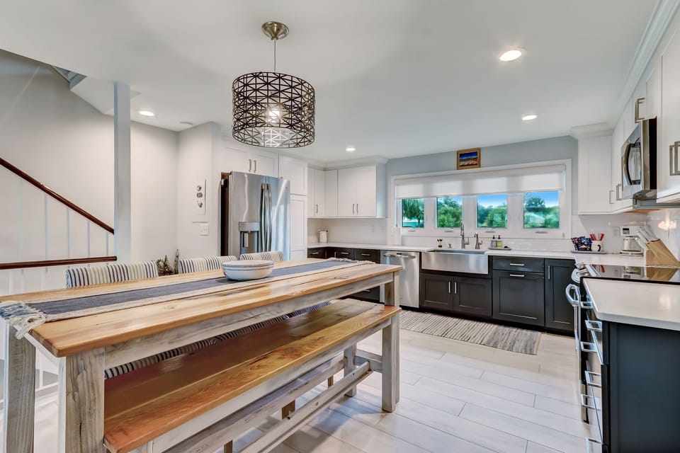 Townhome, 3 Bedrooms | Private kitchen | Fridge, oven, coffee/tea maker, toaster