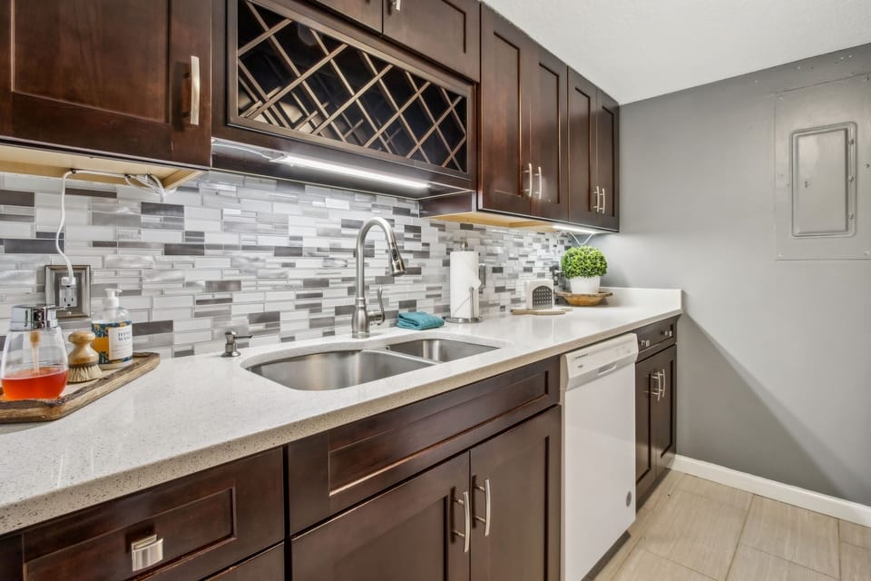 Condo, 2 Bedrooms | Private kitchen | Fridge, oven, coffee/tea maker, toaster