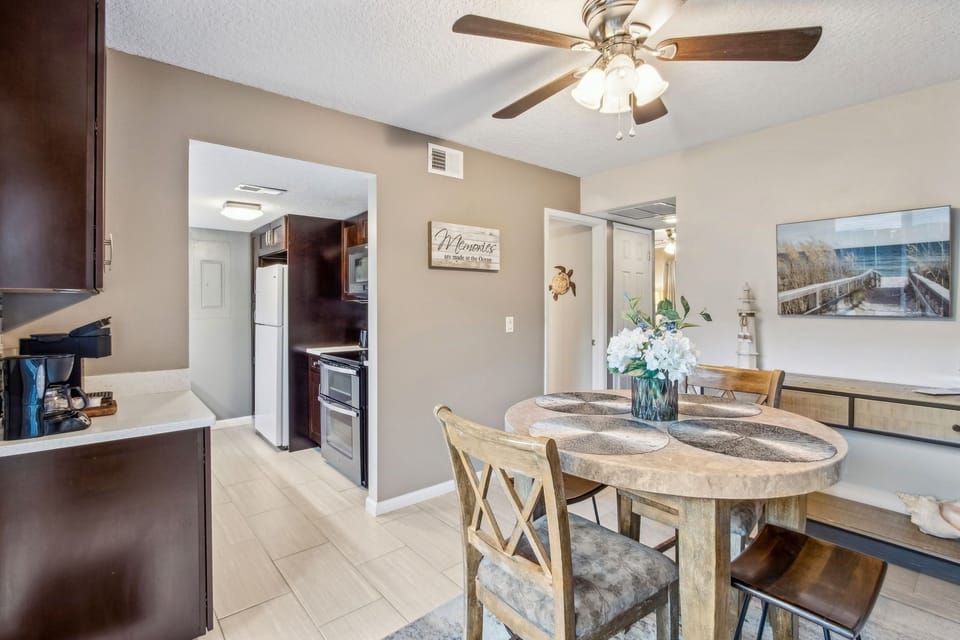 Condo, 2 Bedrooms | Private kitchen | Fridge, oven, coffee/tea maker, toaster