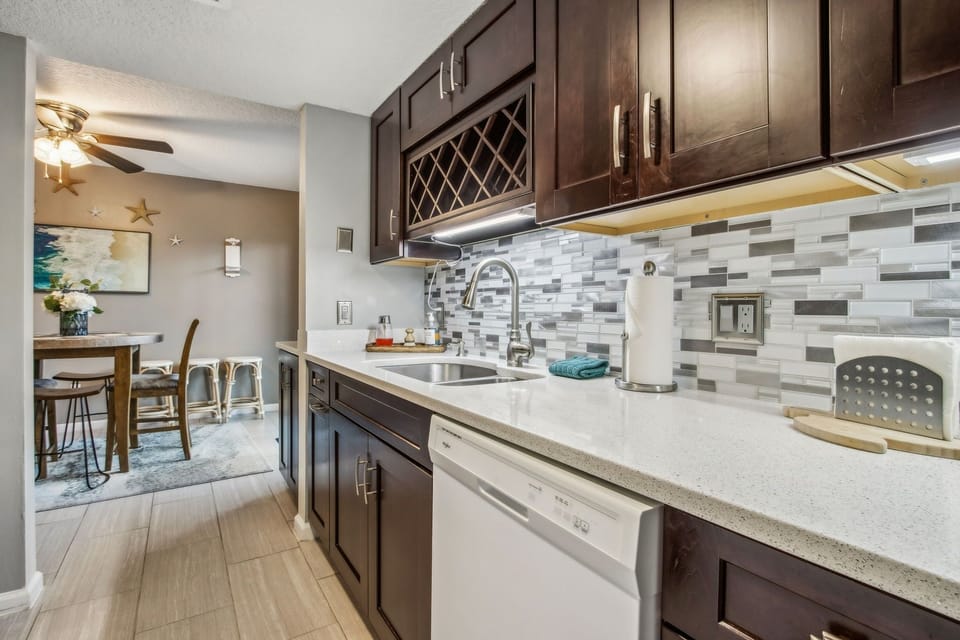 Condo, 2 Bedrooms | Private kitchen | Fridge, oven, coffee/tea maker, toaster