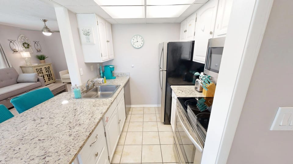Condo, 1 Bedroom | Private kitchen | Fridge, oven, coffee/tea maker, toaster