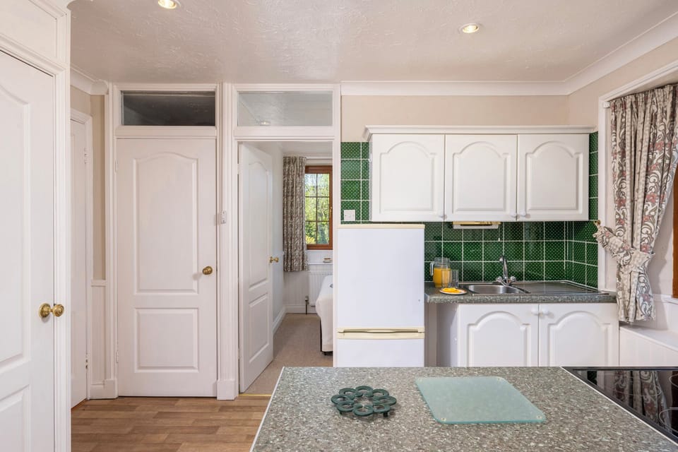 Cottage | Private kitchen | Cookware/dishes/utensils