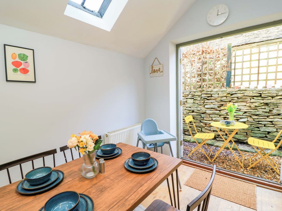 Cottage | Dining