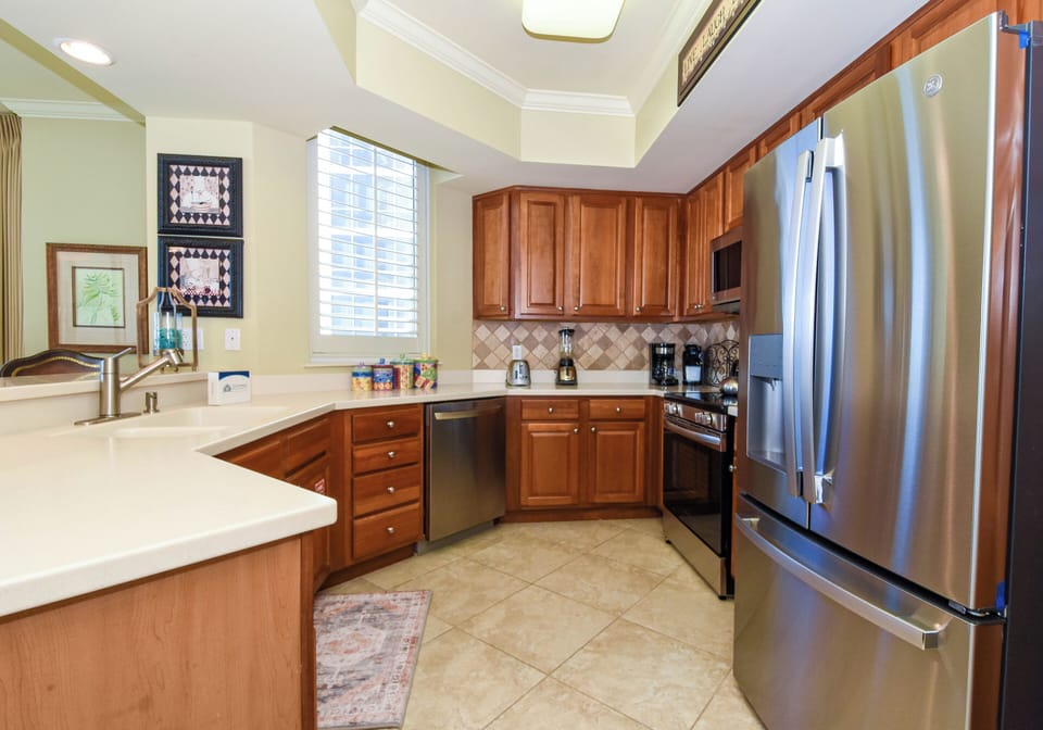 Silver Beach Towers West 306 - Kitchen