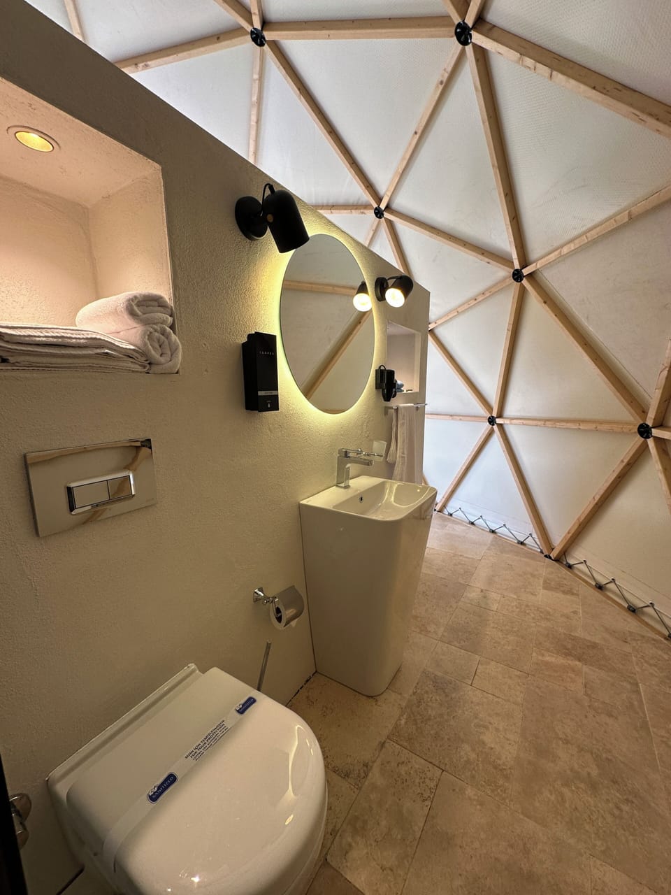 Deluxe Bungalow, Sea View | Bathroom | Shower, free toiletries, hair dryer, towels