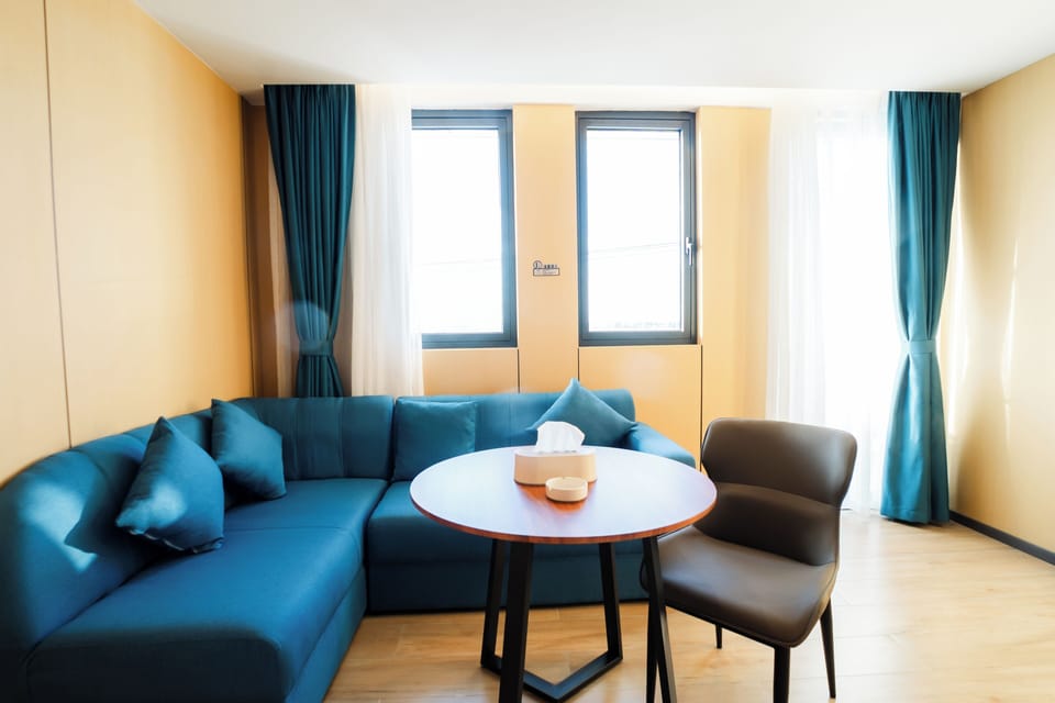 Deluxe Single Room, City View | Laptop workspace, free WiFi