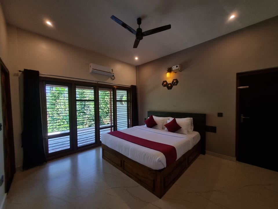 Deluxe Double Room, Balcony, Garden View | Free WiFi