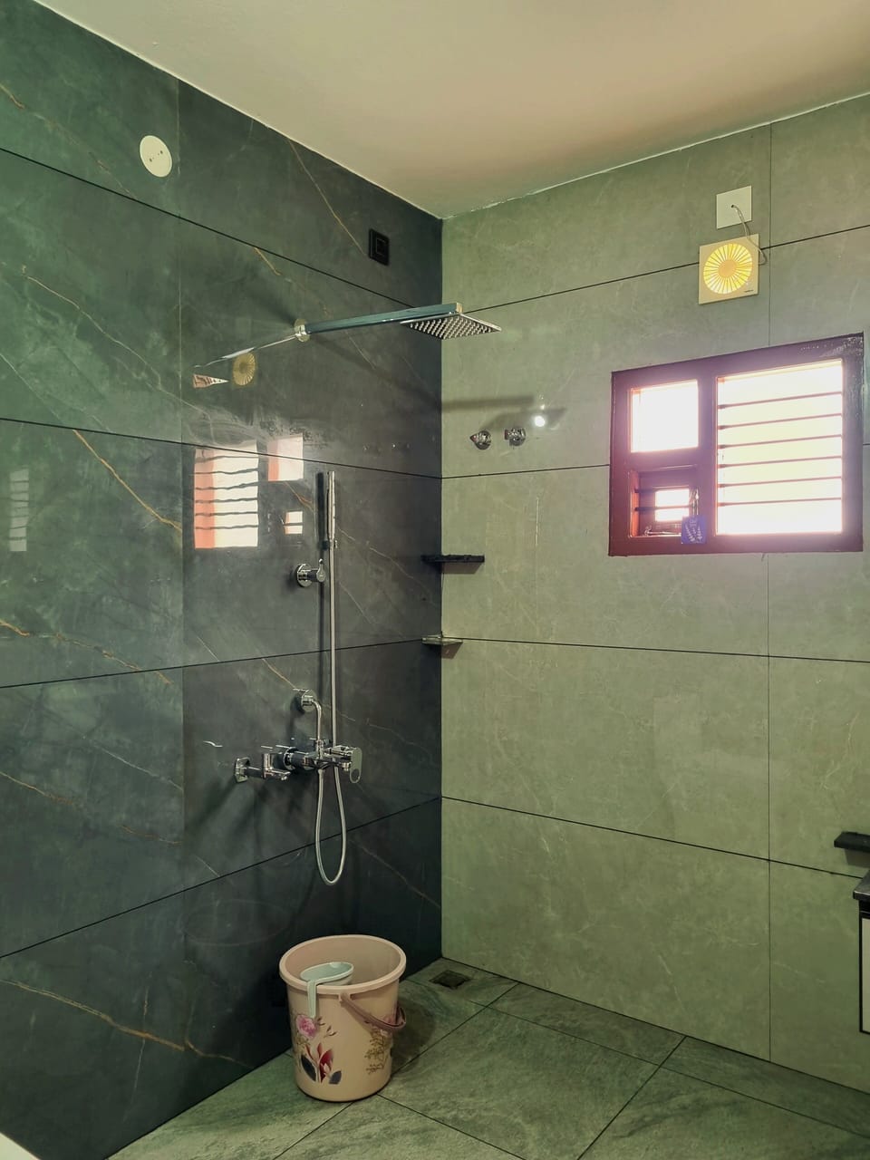 Deluxe Double Room, Balcony, Garden View | Bathroom | Shower, free toiletries, slippers, soap