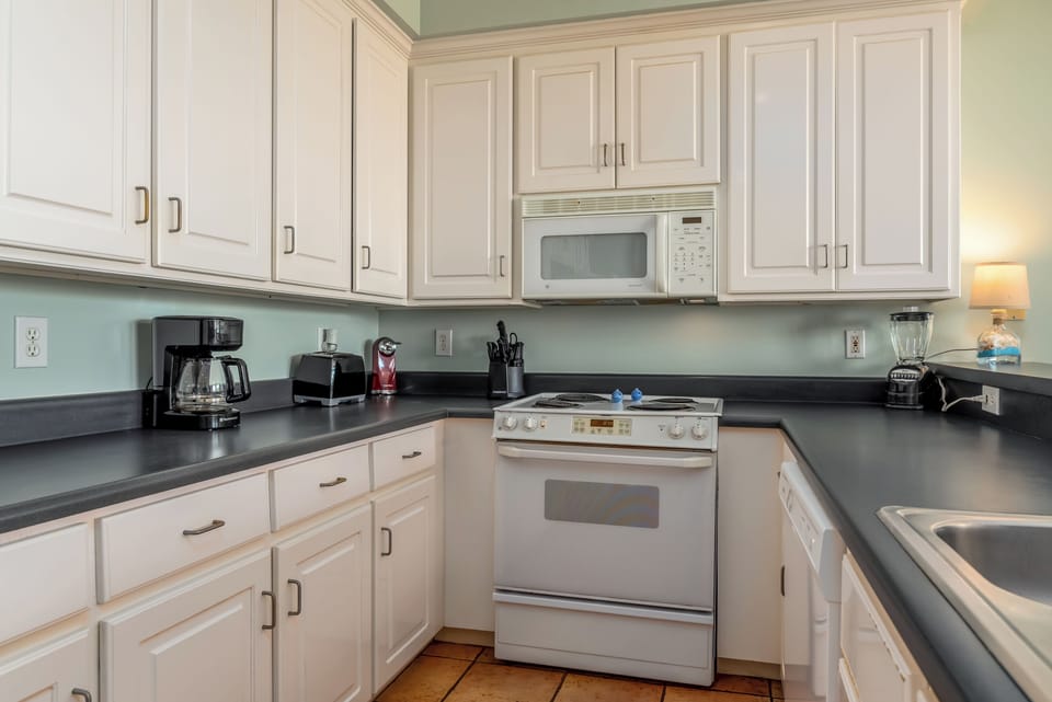 Dauphin Luv Unit A Kitchen Appliances