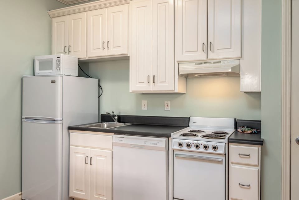 Dauphin Luv B Kitchen