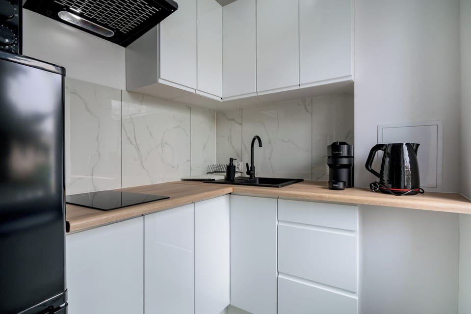 Studio | Private kitchenette | Coffee/tea maker, electric kettle