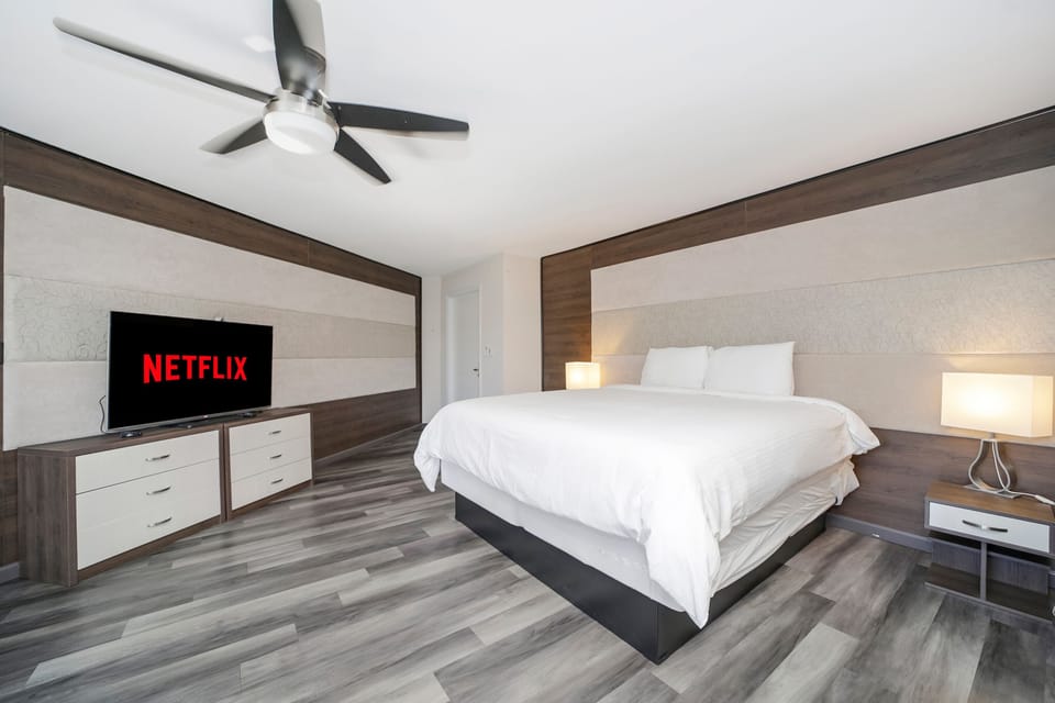 Standard Studio, 1 King Bed, Kitchen (Self check-in) | In-room safe, blackout drapes, iron/ironing board