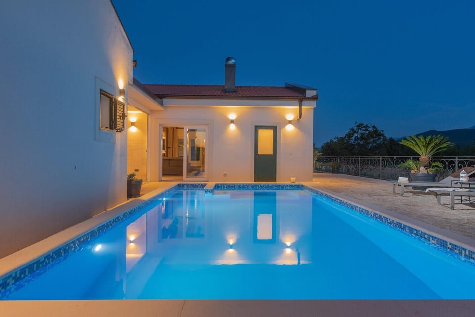 Holiday Home Swimming Pool