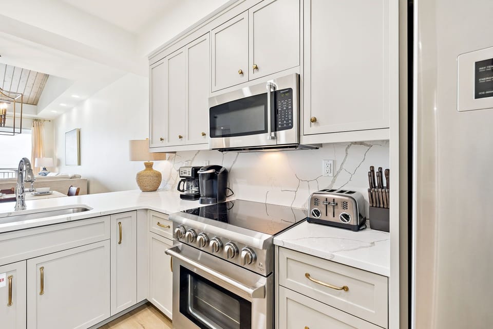 Fully Equipped with Stainless Steel Appliances