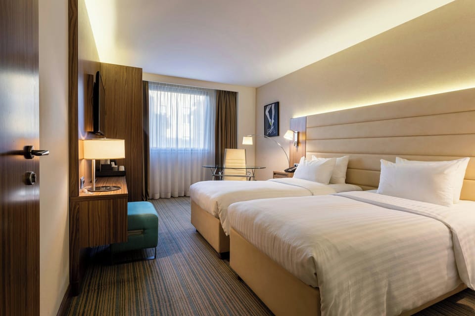 Grand Room, 2 Twin Beds | Premium bedding, in-room safe, laptop workspace, blackout drapes