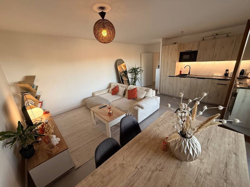 Salon sur une ambiance chaleureuse géré par LM SUD Conciergerie à montpellier