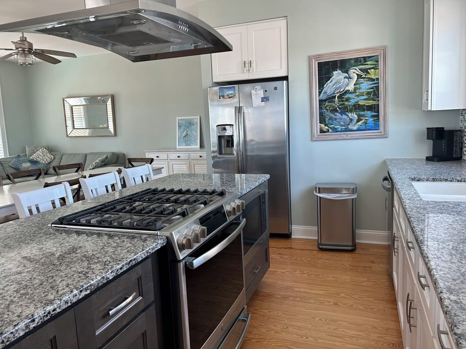 Kitchen & dining