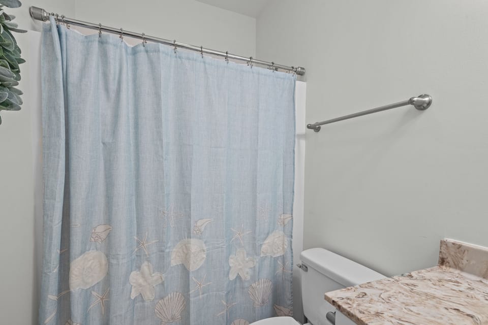 Guest full bath