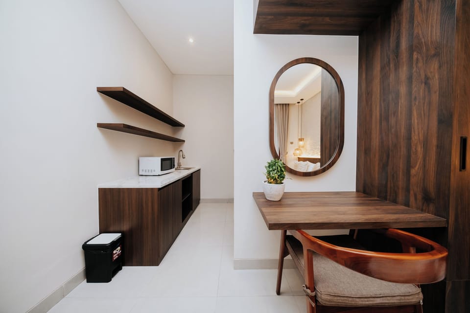Superior Double Room | Private kitchen | Mini-fridge, microwave, cookware/dishes/utensils