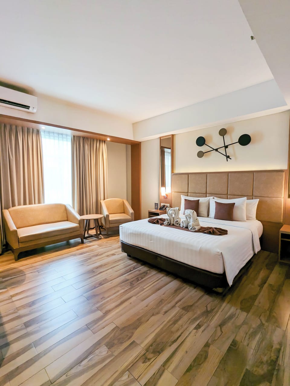 Executive Double Room | Desk, free WiFi