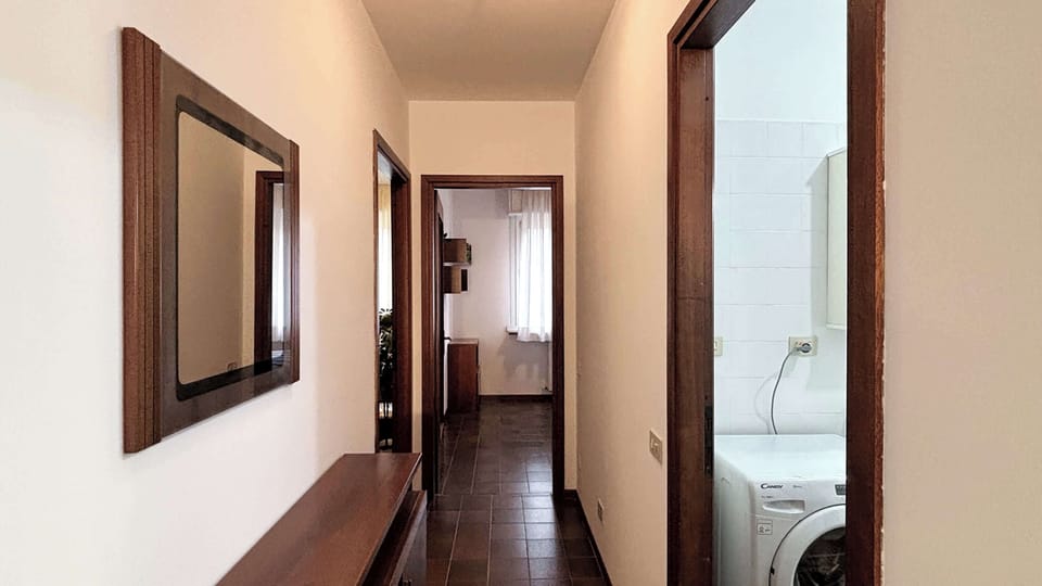 Corridoio, ingresso camere.