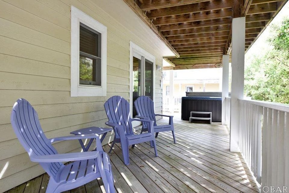 Lower level deck