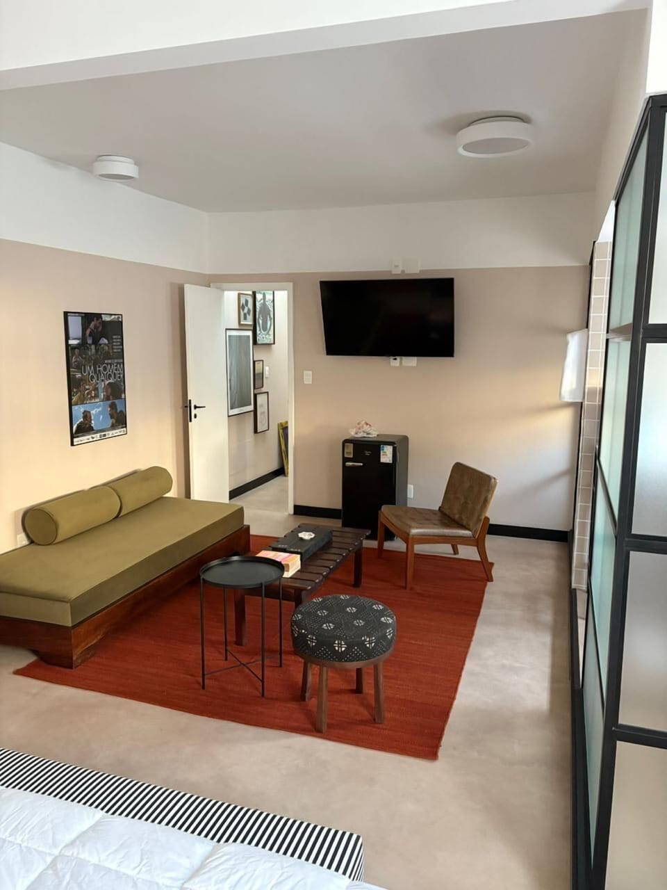 Deluxe Twin Room | Minibar, in-room safe, individually decorated, blackout drapes