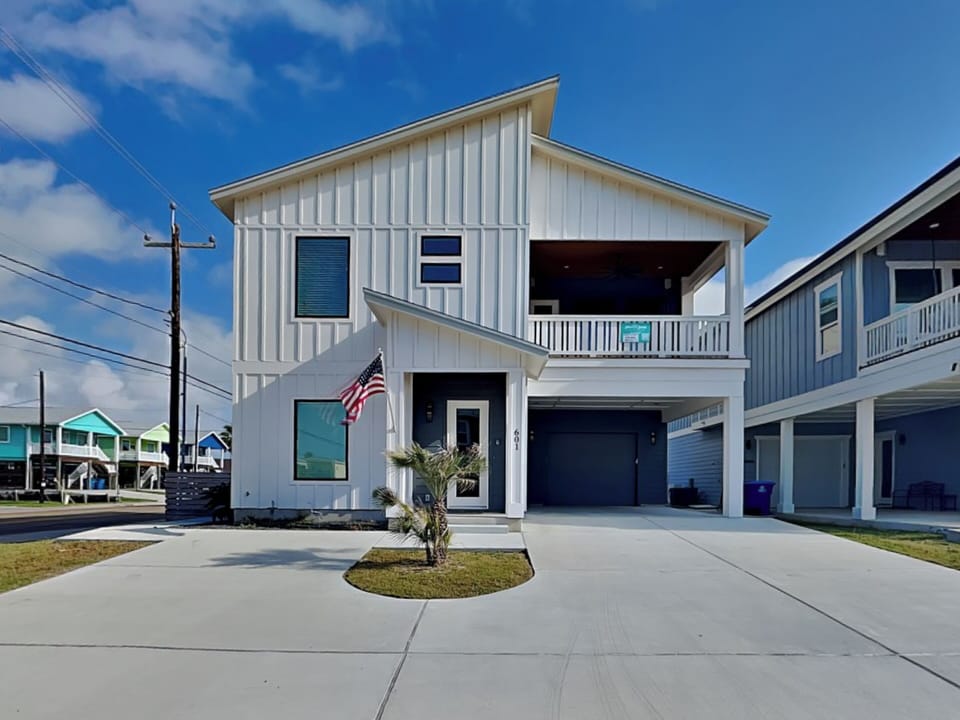 House (3 Bedrooms) | Exterior