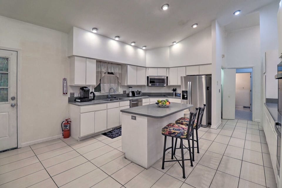 Kitchen | Spacious Design with Stainless Appliances