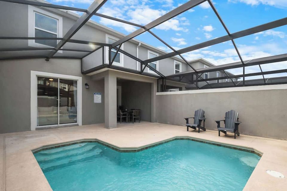 Enjoy unforgettable moments by the private pool, where friends and family can relax, laugh, and share warm afternoons together. Whether swimming, sunbathing, or chatting at the outdoor table, this space creates memories that last forever.