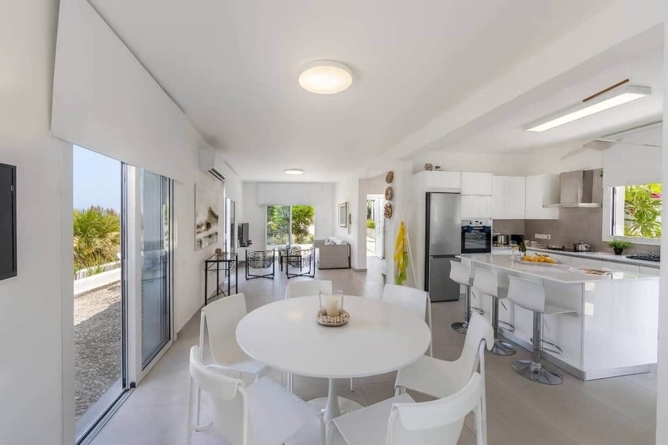 Seaside Sunrise Family Villa