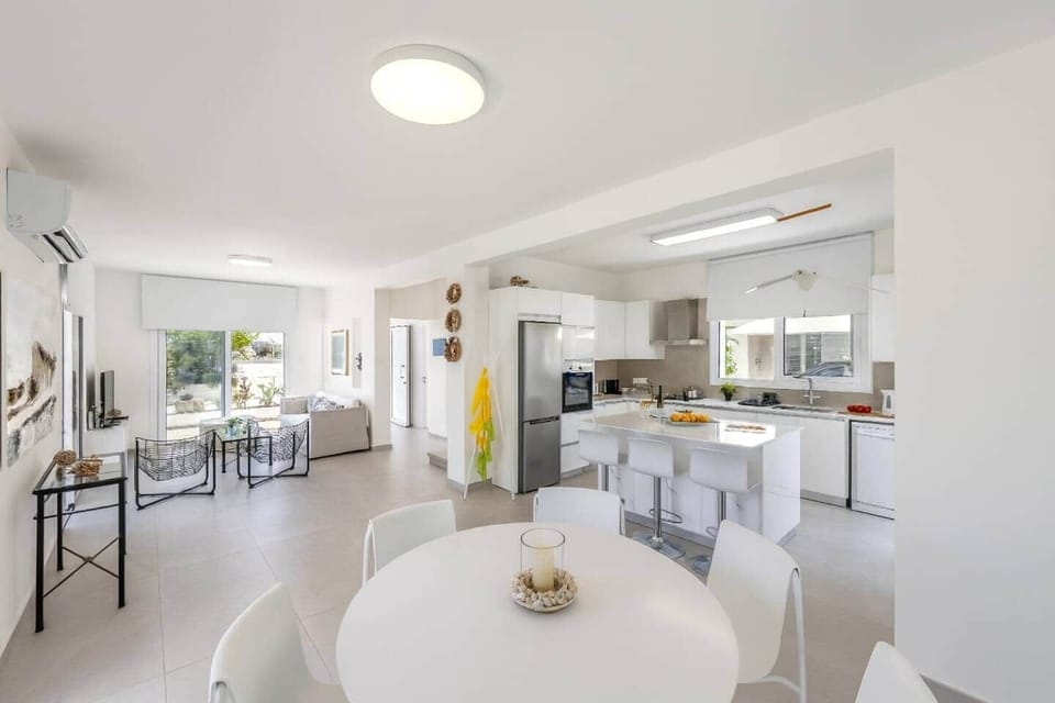 Seaside Sunrise Family Villa