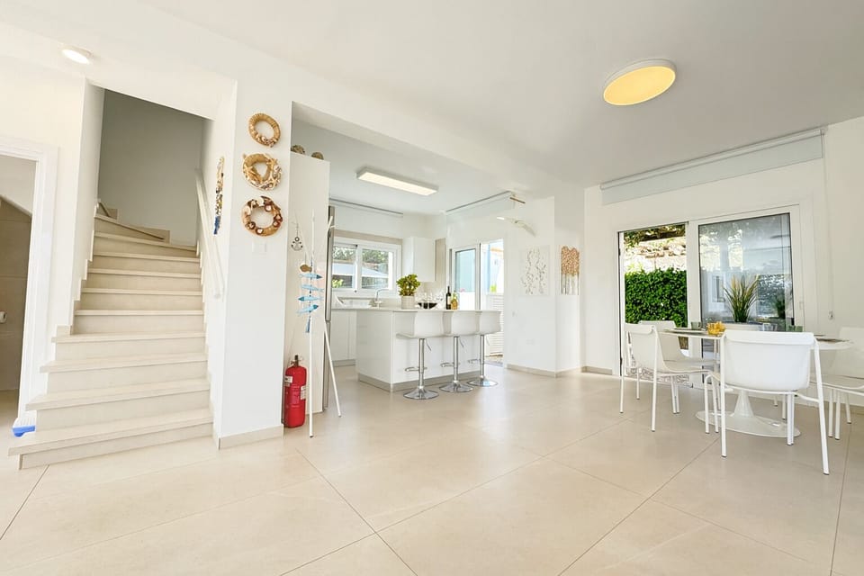 Seaside Sunrise Family Villa