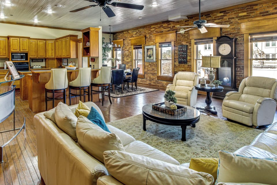 Enterprise Vacation Rental | 3BR | 2BA | 2,500 Sq Ft | Stairs Required