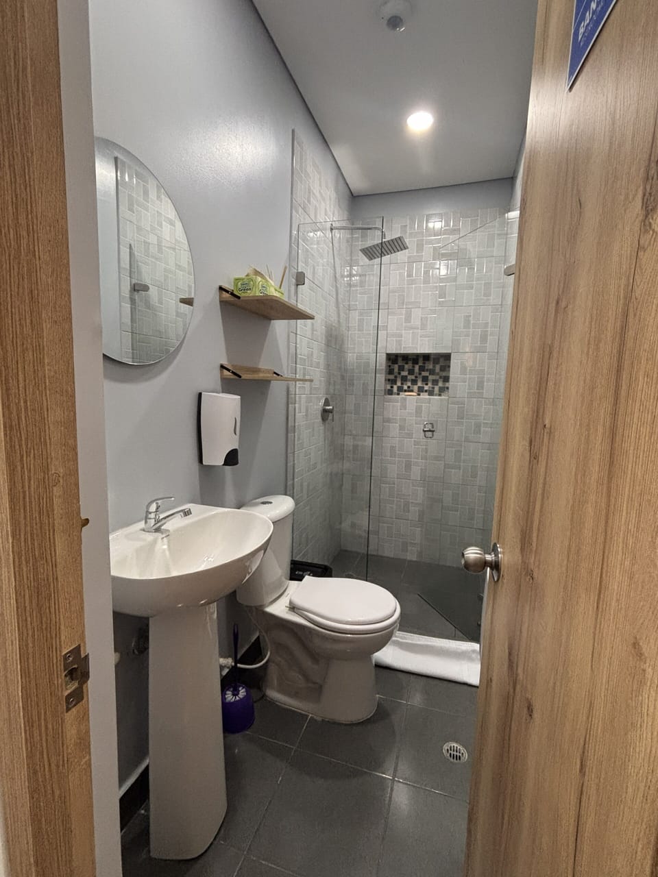 Standard Double Room | Bathroom