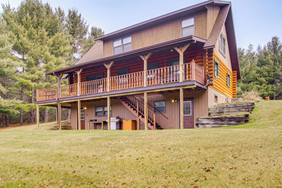 Dunbar Vacation Rental | 3BR | 3BA | 1,500 Sq Ft | Steps to Enter