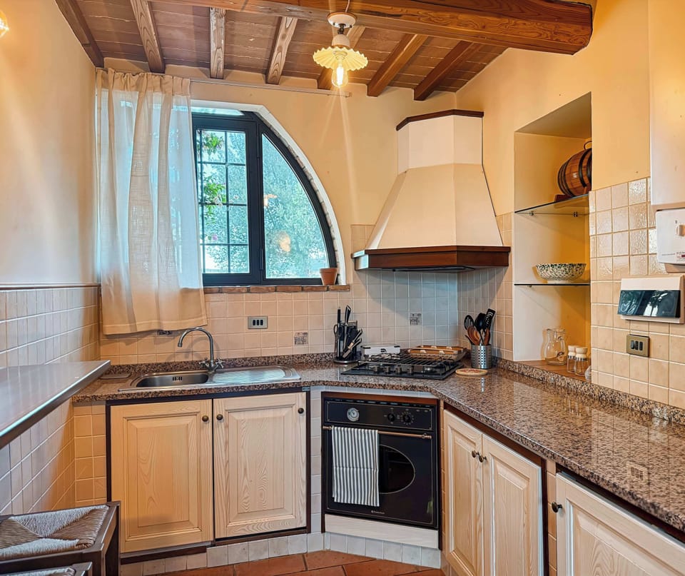 Full Kitchen with Oven