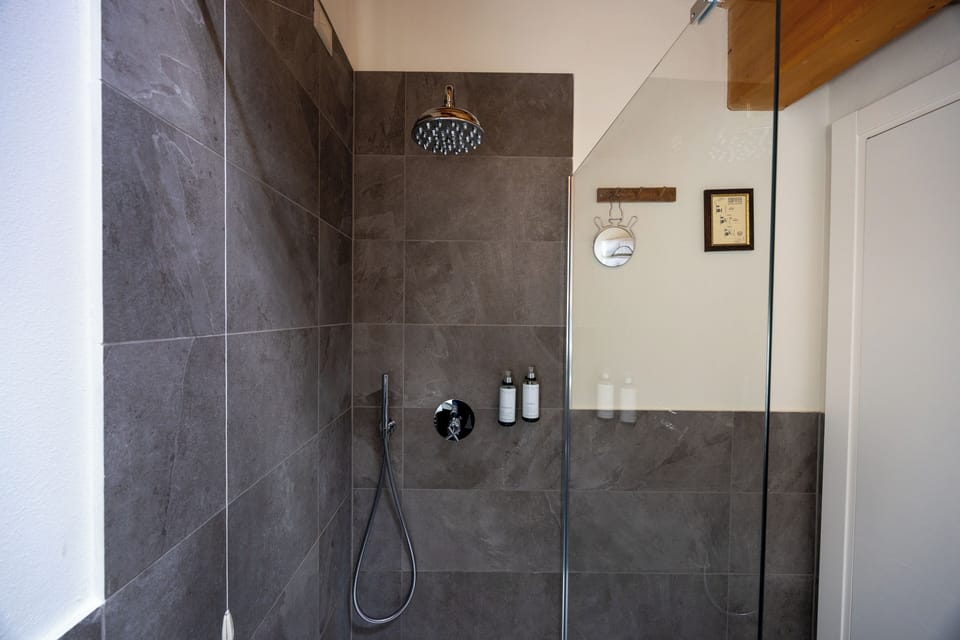 Superior Double Room, Courtyard View | Bathroom | Bidet